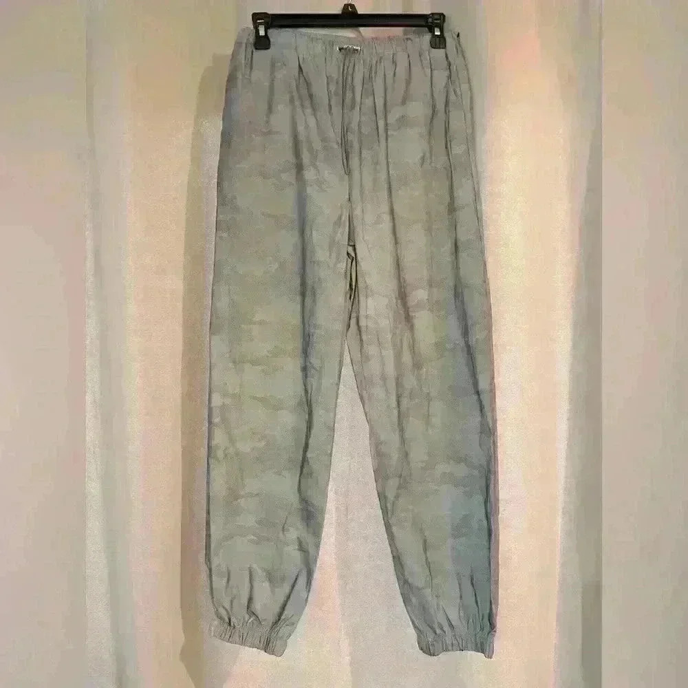 Women’s Forever21 Silver Camo Sweat Pants